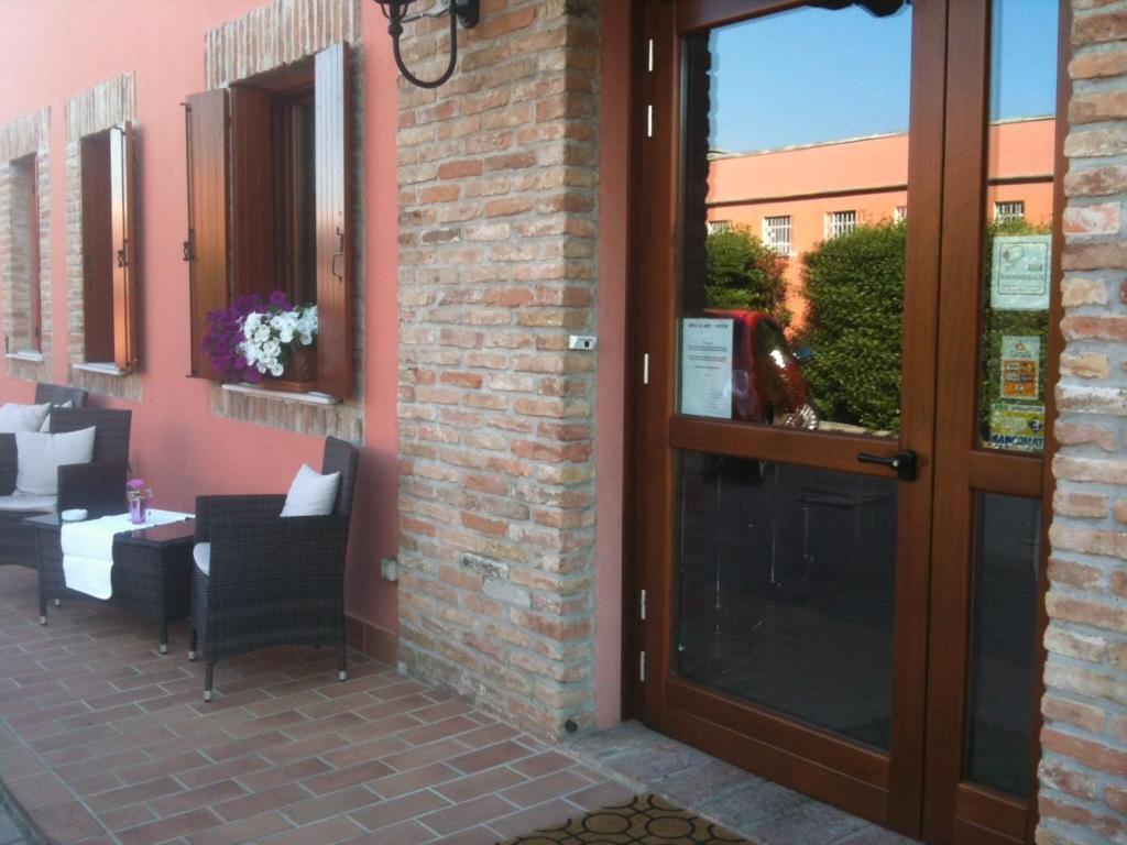 Hotel Le Corti Pitstop Ферара Екстериор снимка